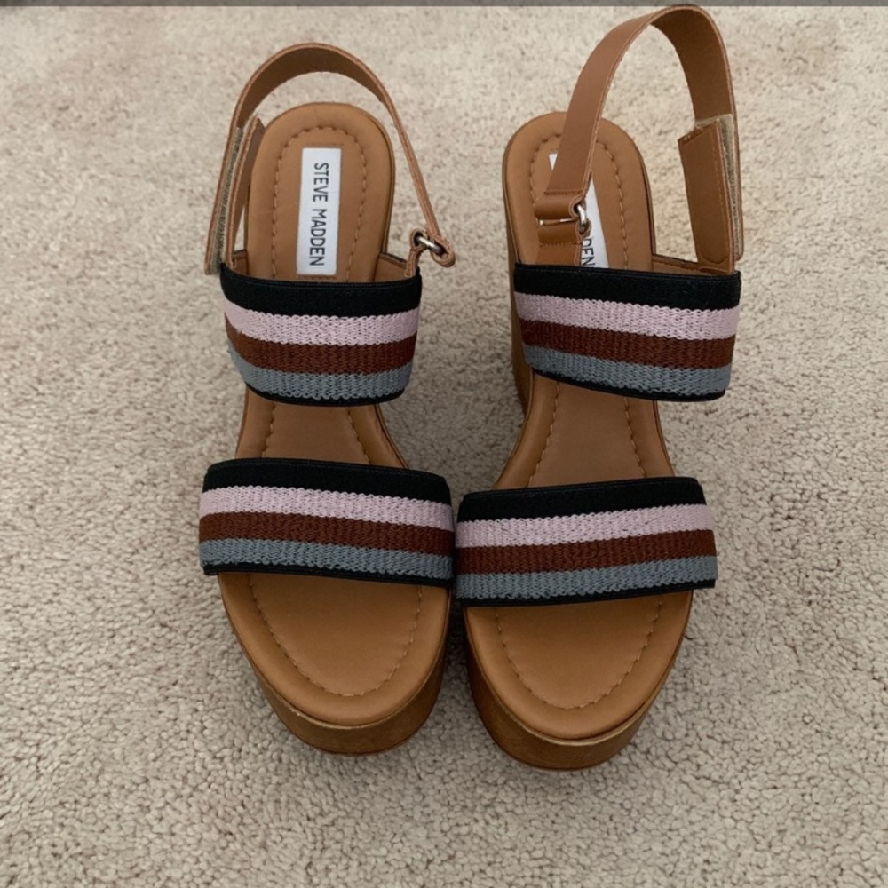Steve Madden Brown striped wedges